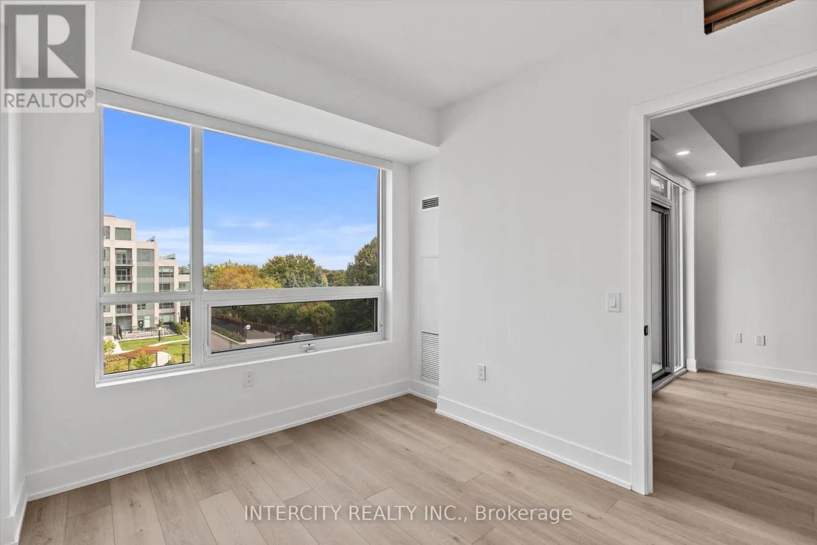 415 - 2075 KING ROAD