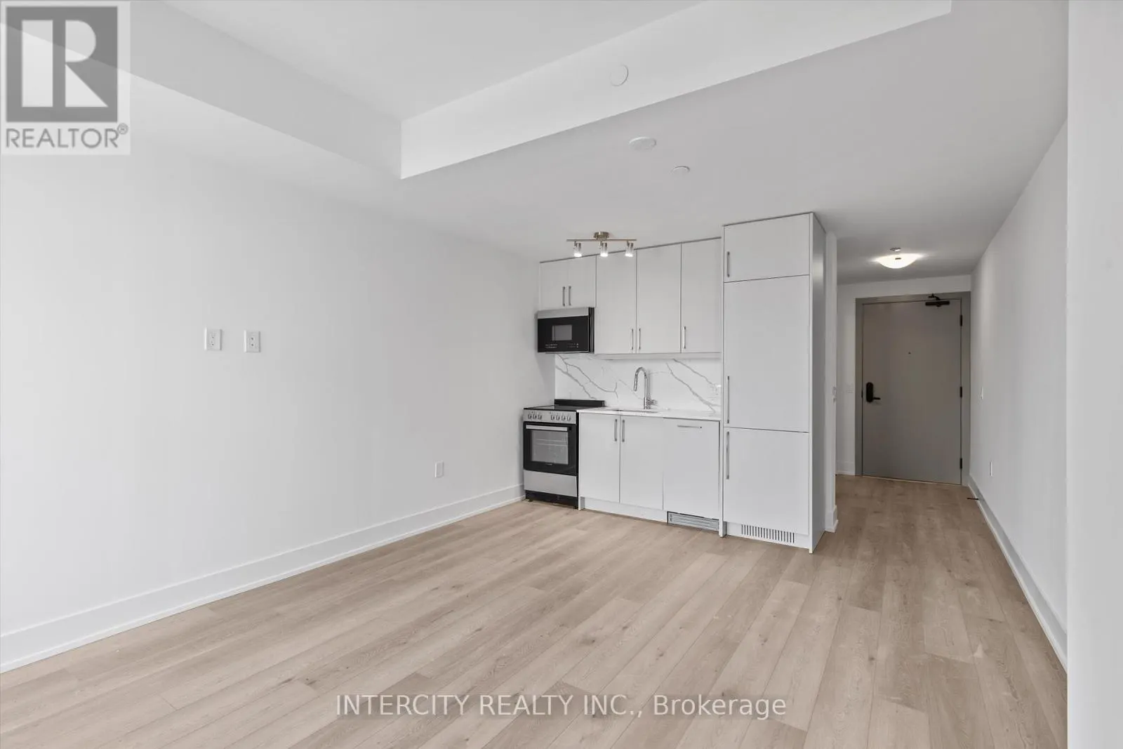 415 - 2075 KING ROAD