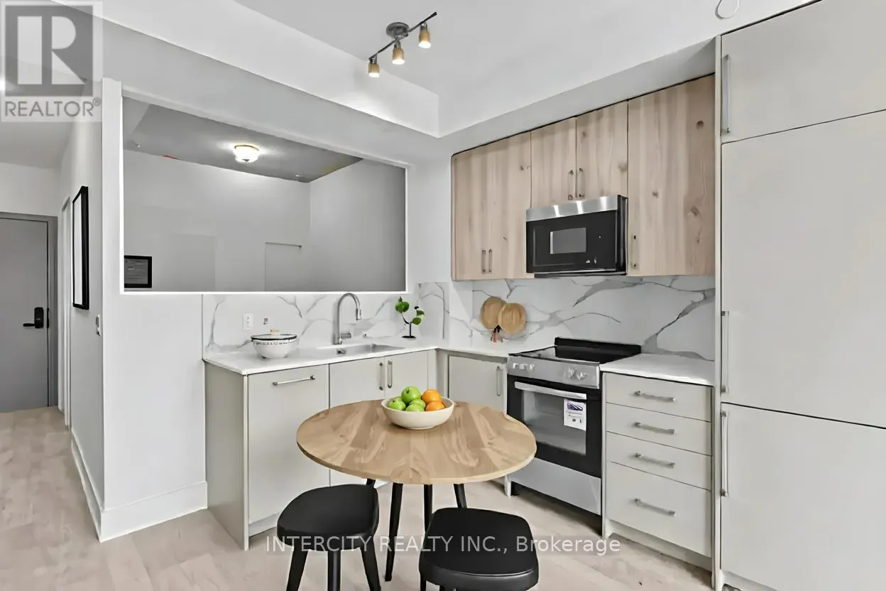 424 - 2075 KING ROAD