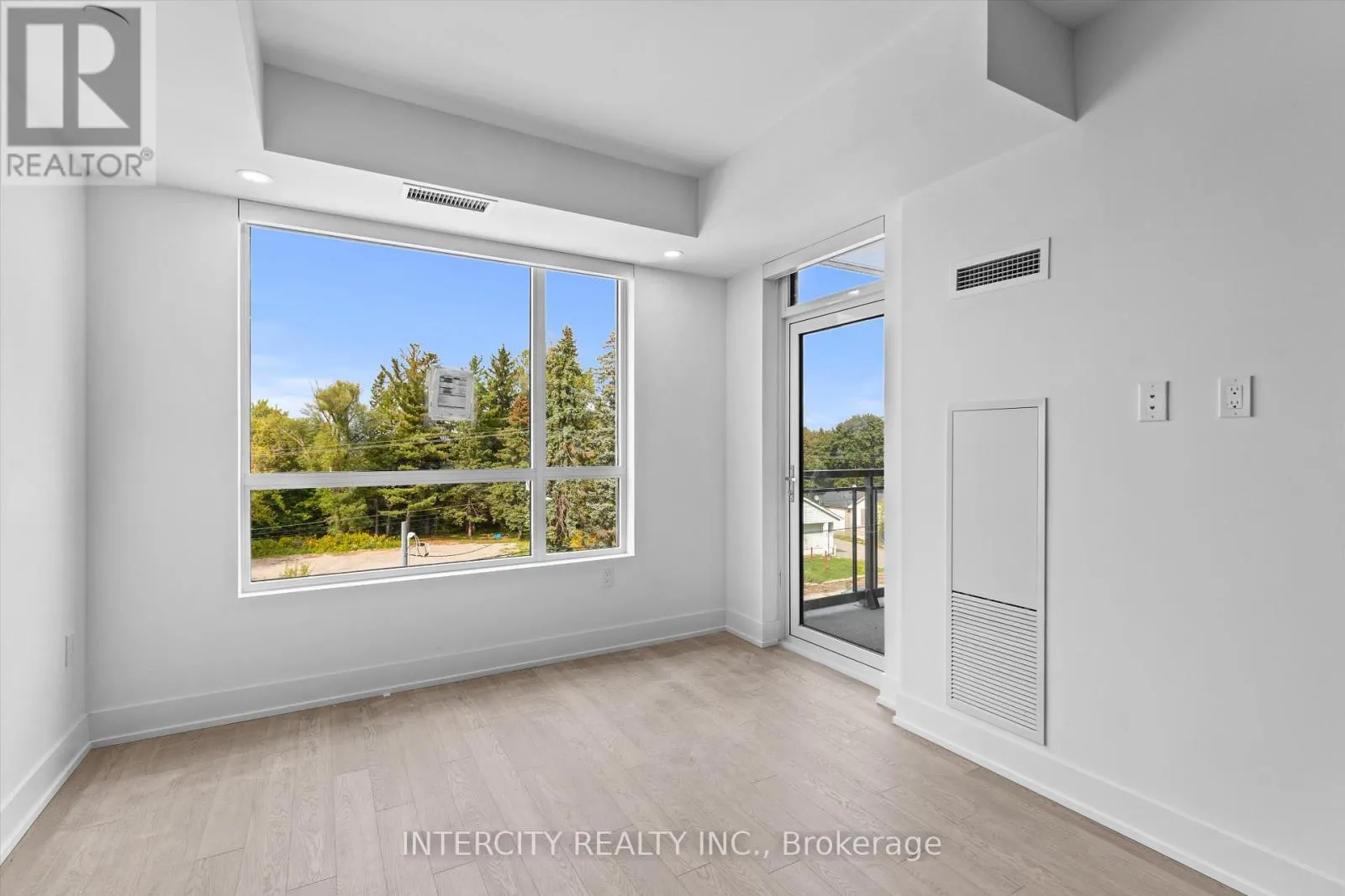 424 - 2075 KING ROAD