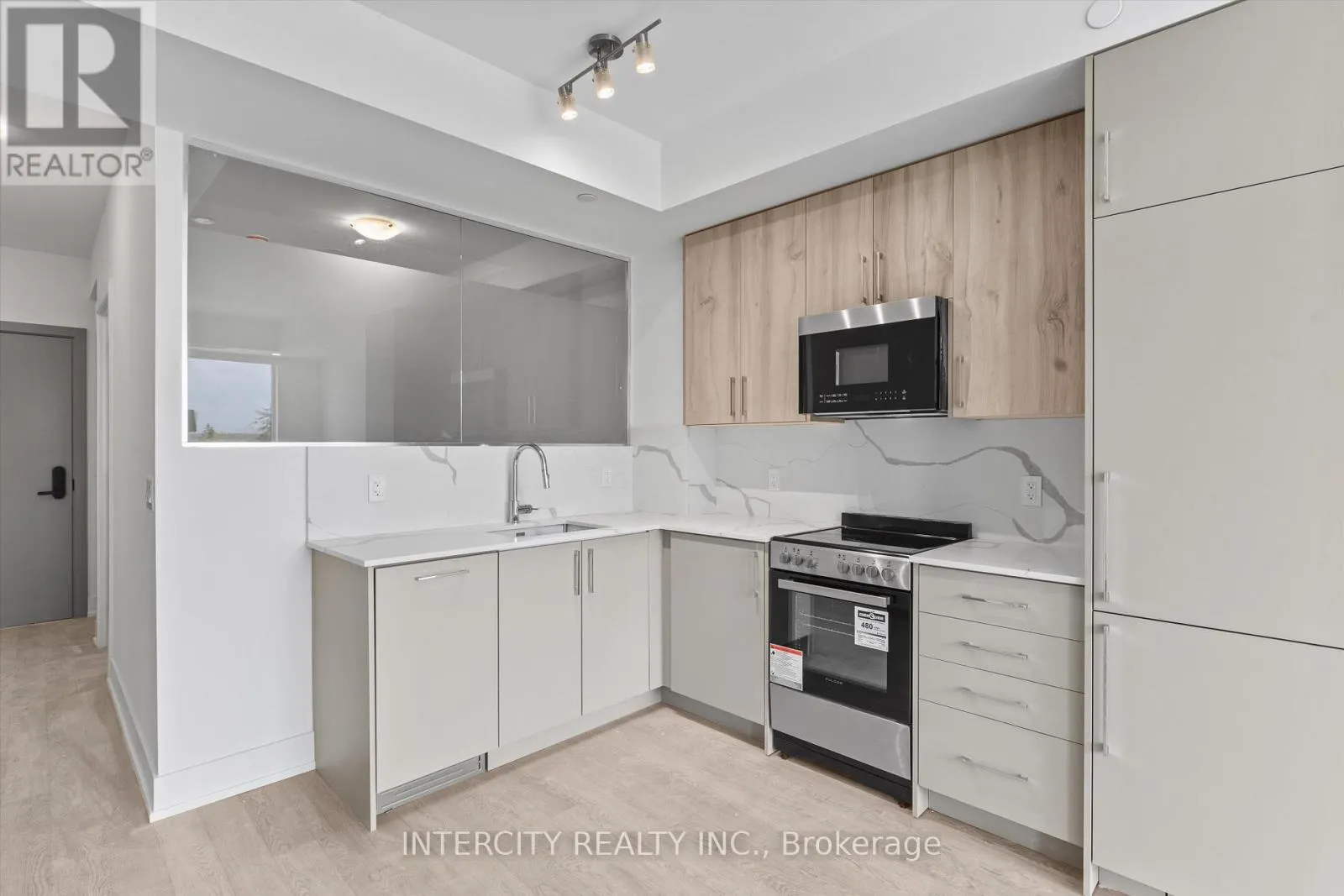 424 - 2075 KING ROAD