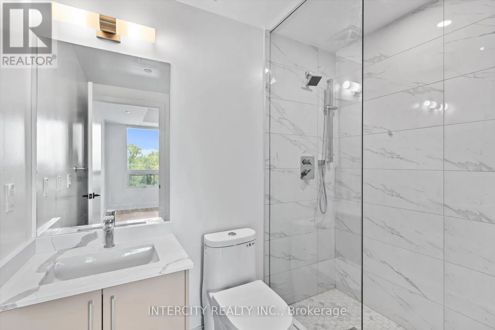 424 - 2075 KING ROAD