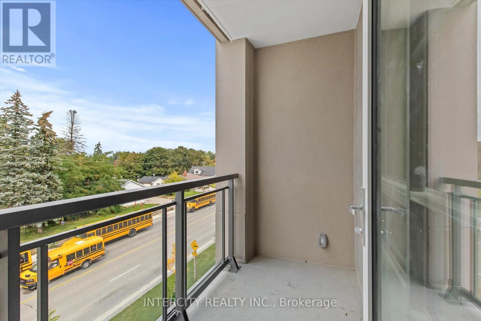 424 - 2075 KING ROAD