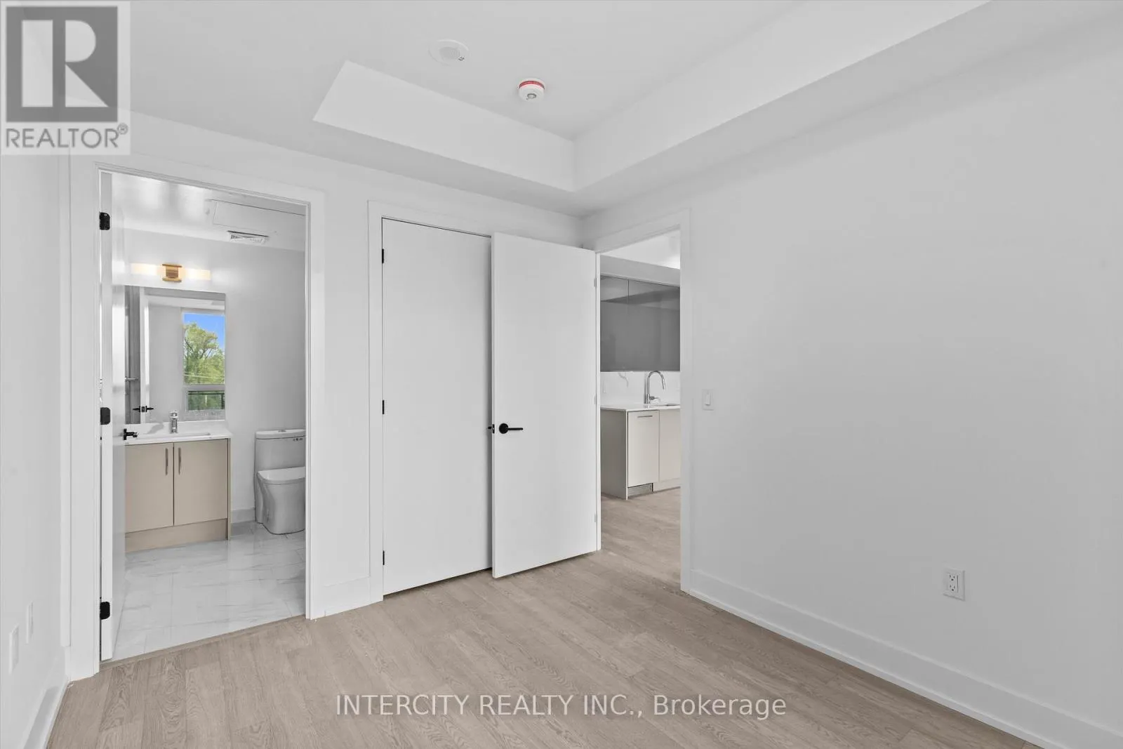 424 - 2075 KING ROAD