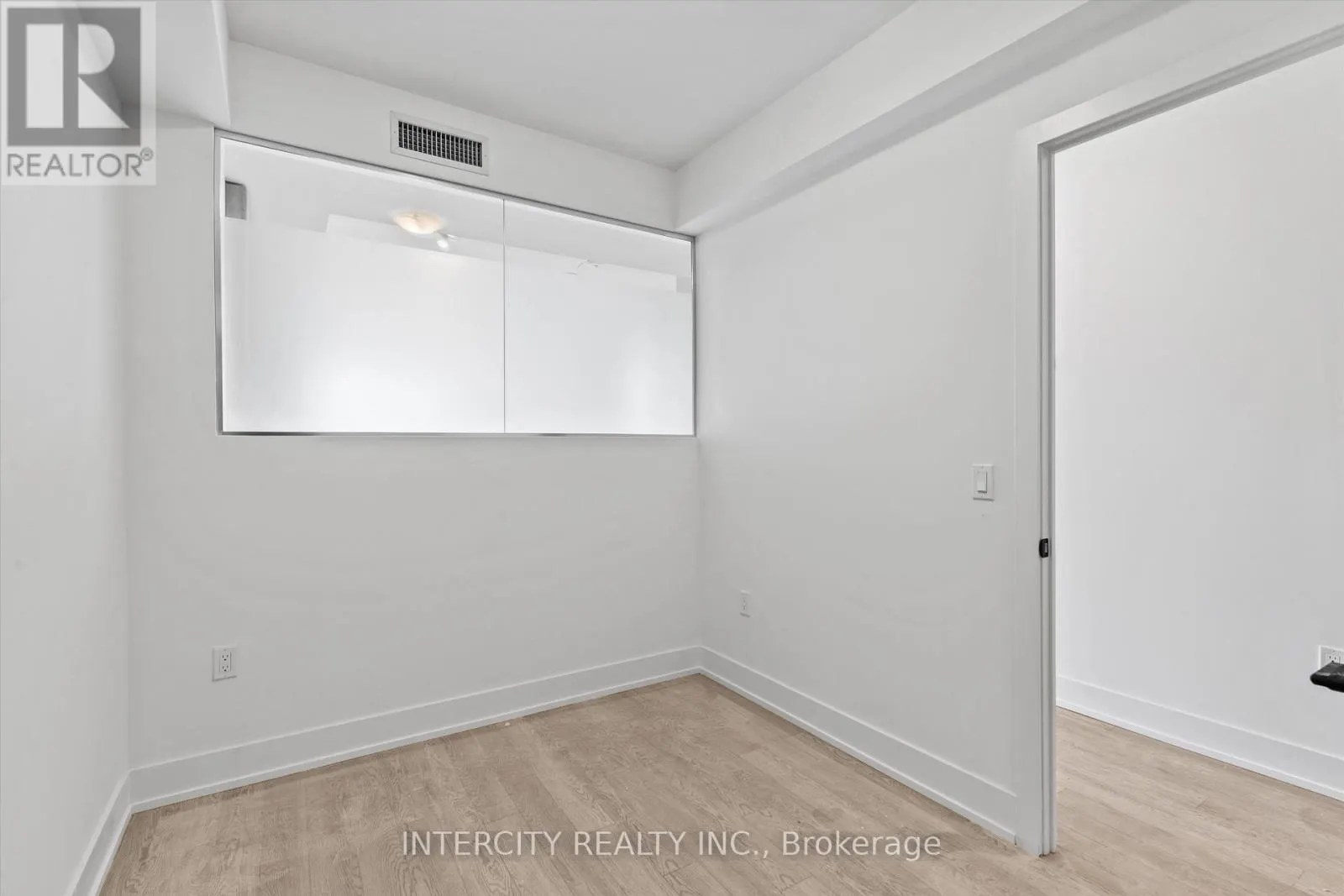 424 - 2075 KING ROAD