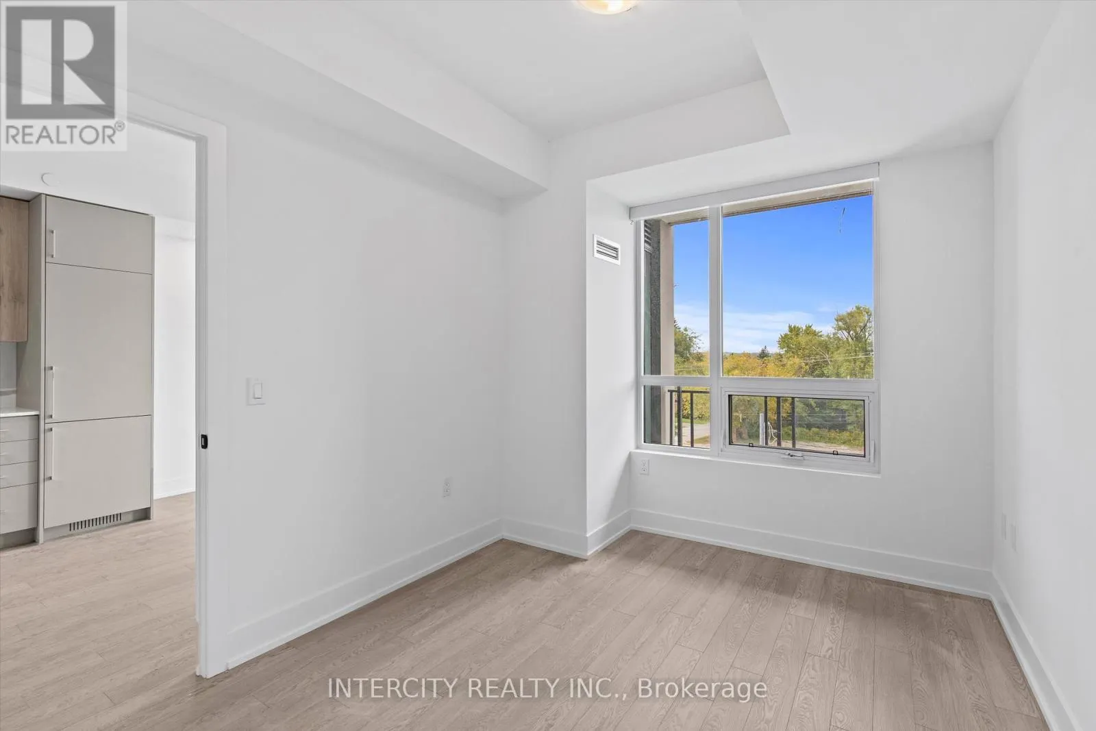 424 - 2075 KING ROAD