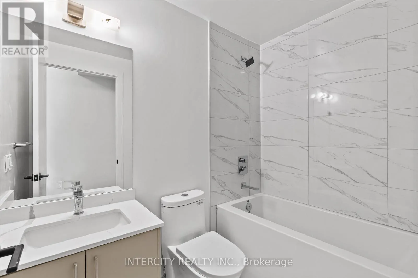 424 - 2075 KING ROAD