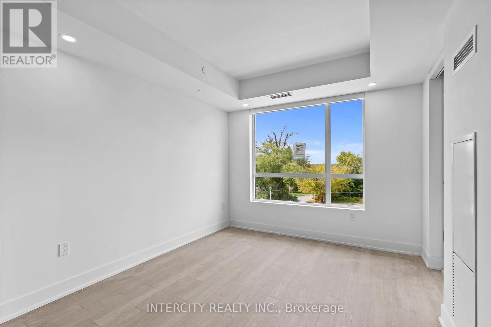 424 - 2075 KING ROAD