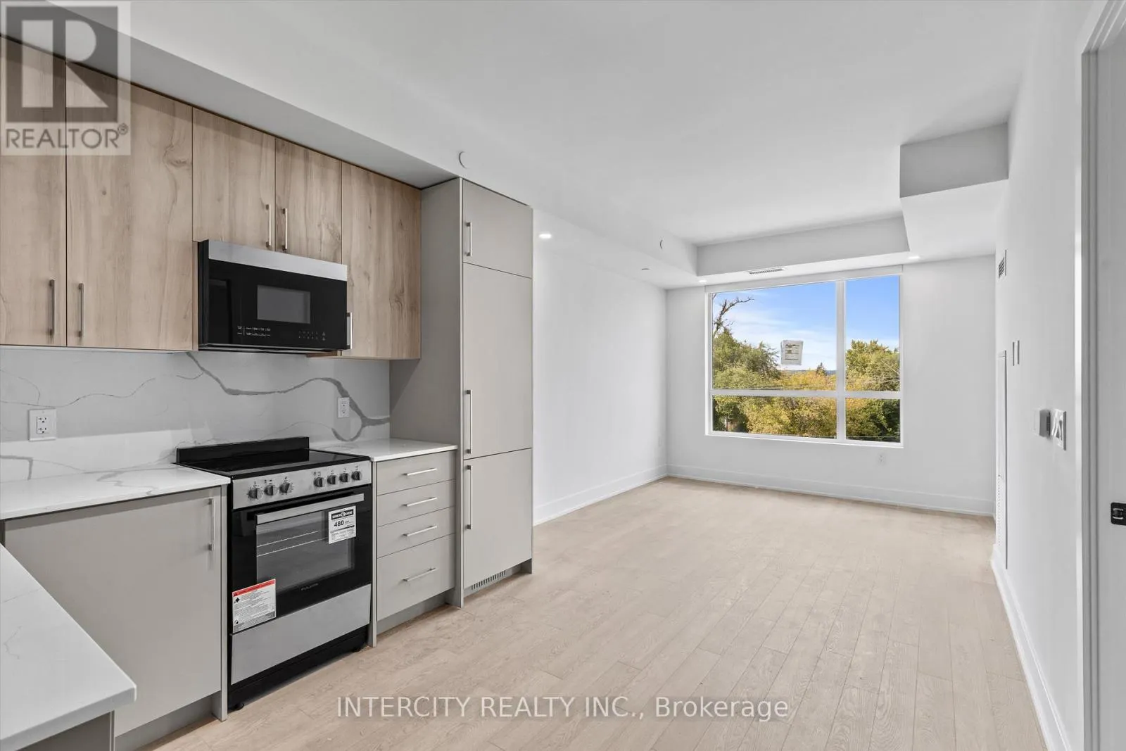 424 - 2075 KING ROAD