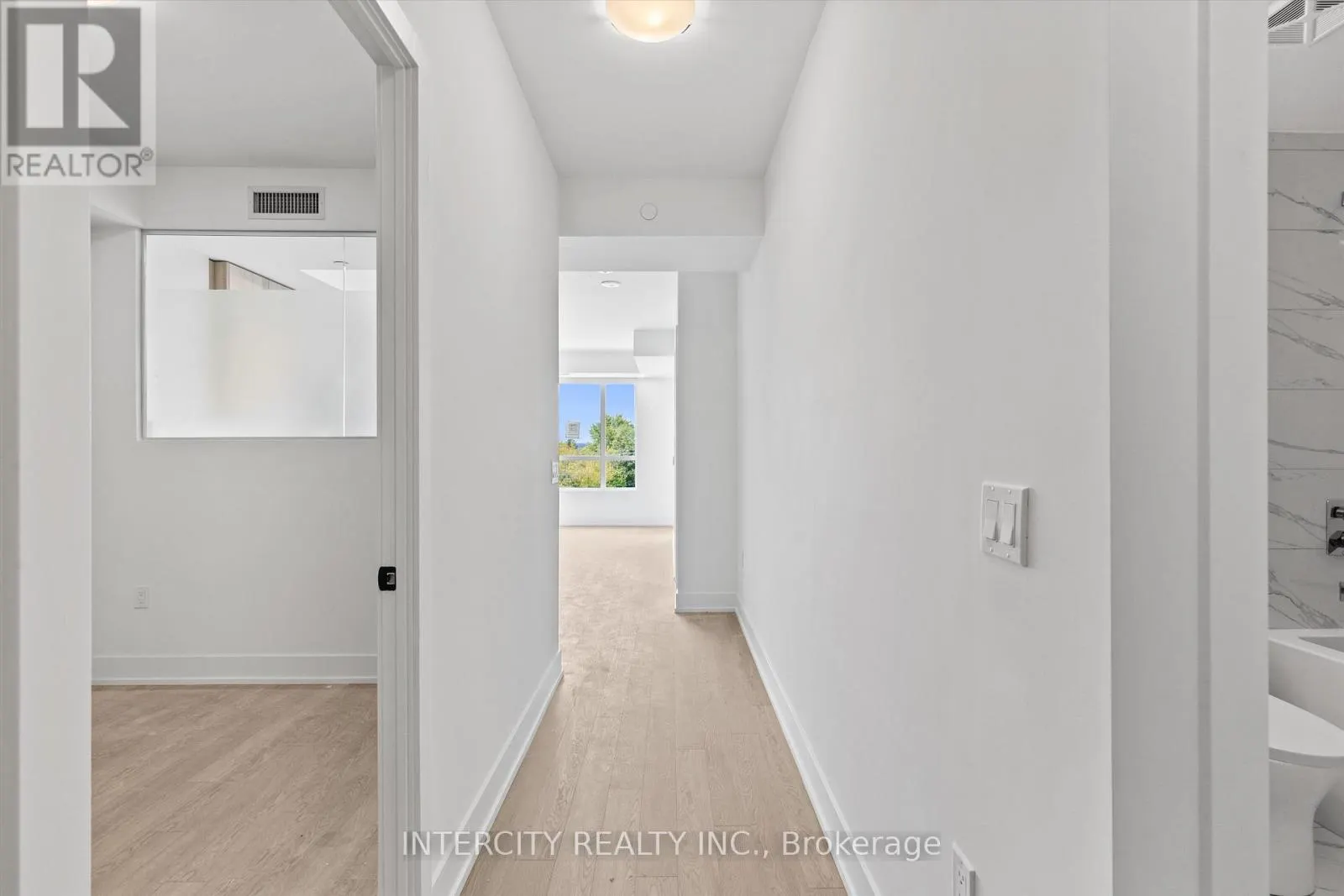 424 - 2075 KING ROAD