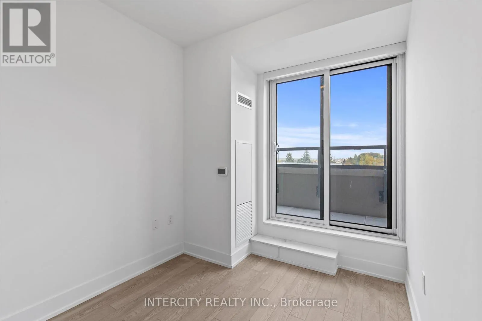 349 - 2075 KING ROAD