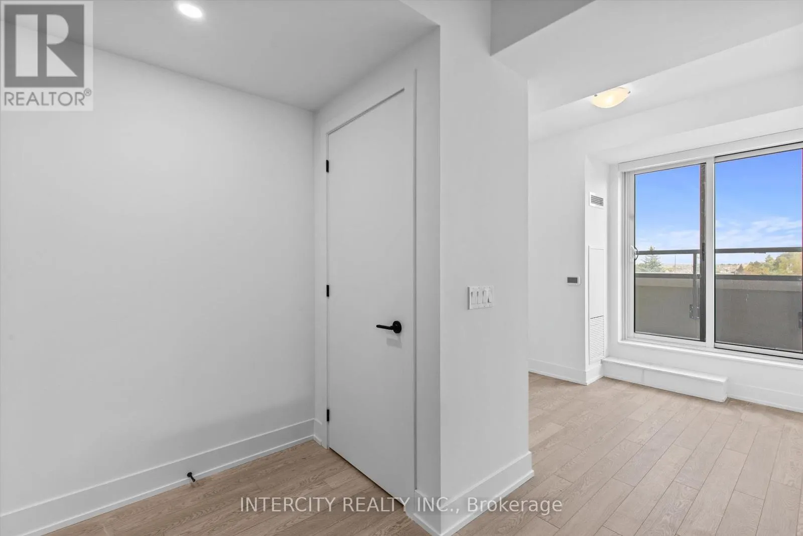 349 - 2075 KING ROAD