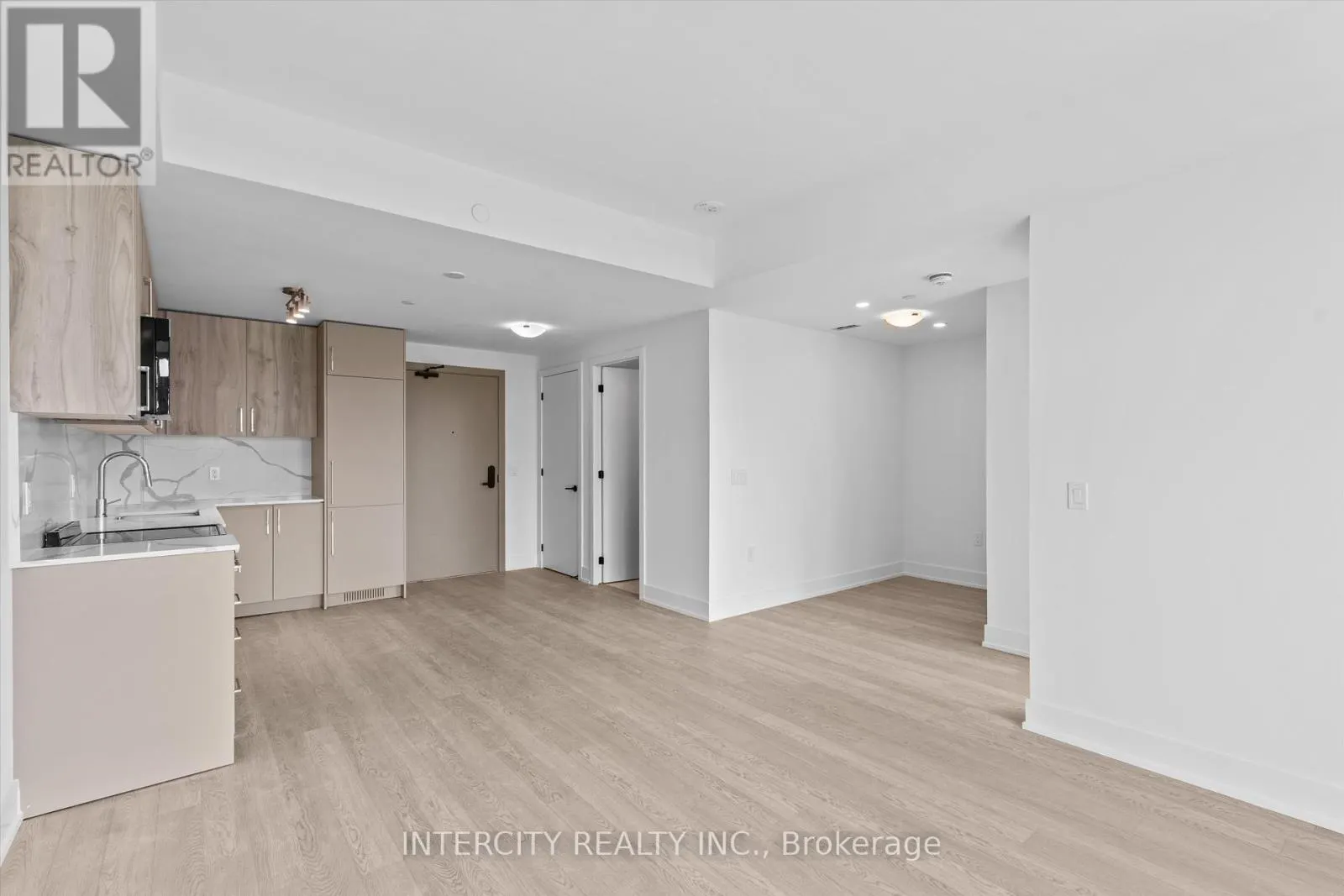 417 - 2075 KING ROAD