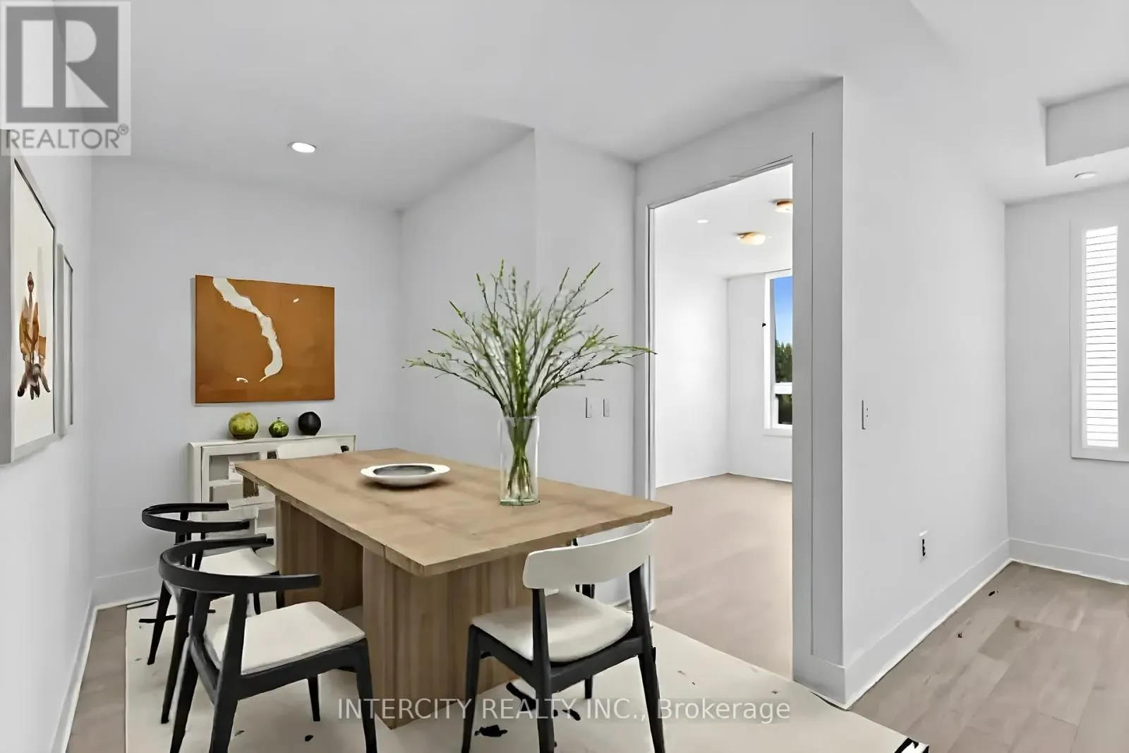 417 - 2075 KING ROAD