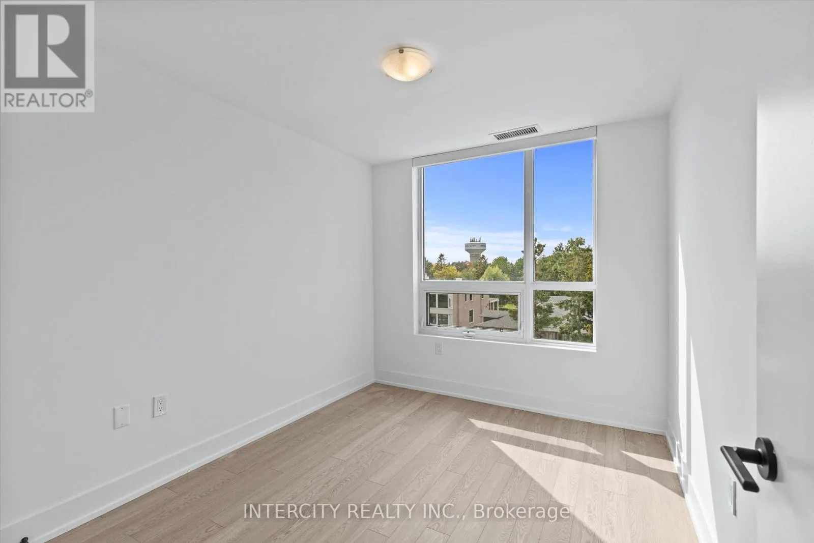 417 - 2075 KING ROAD