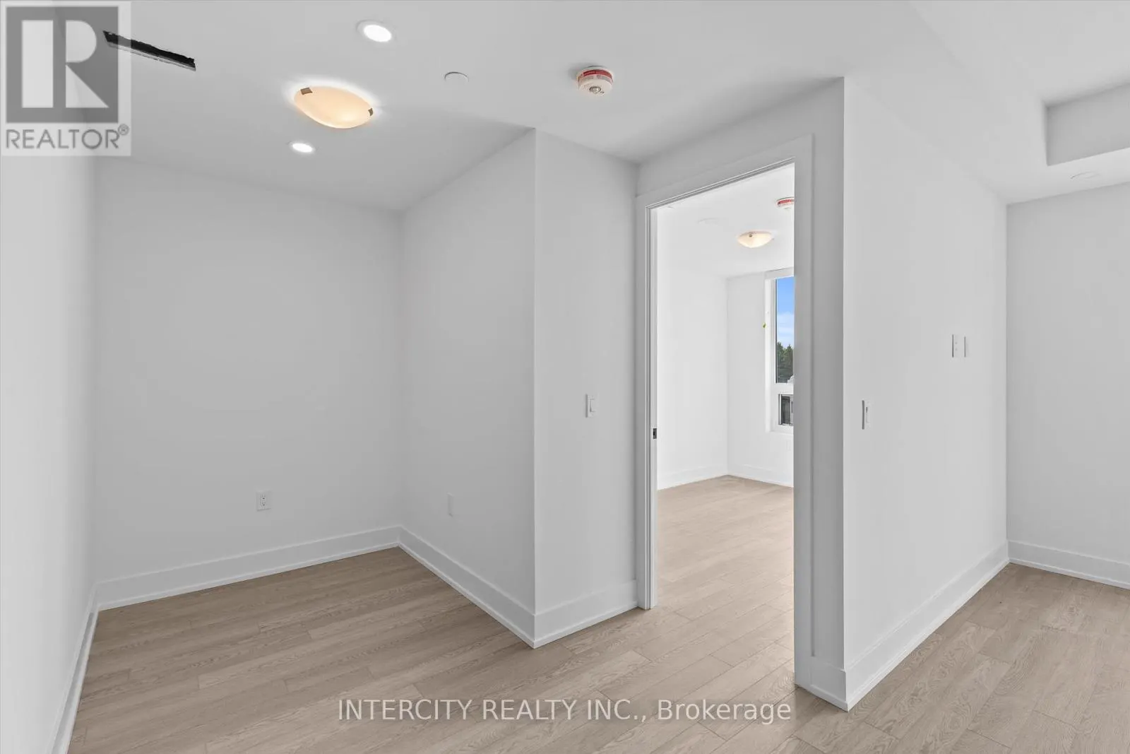 417 - 2075 KING ROAD
