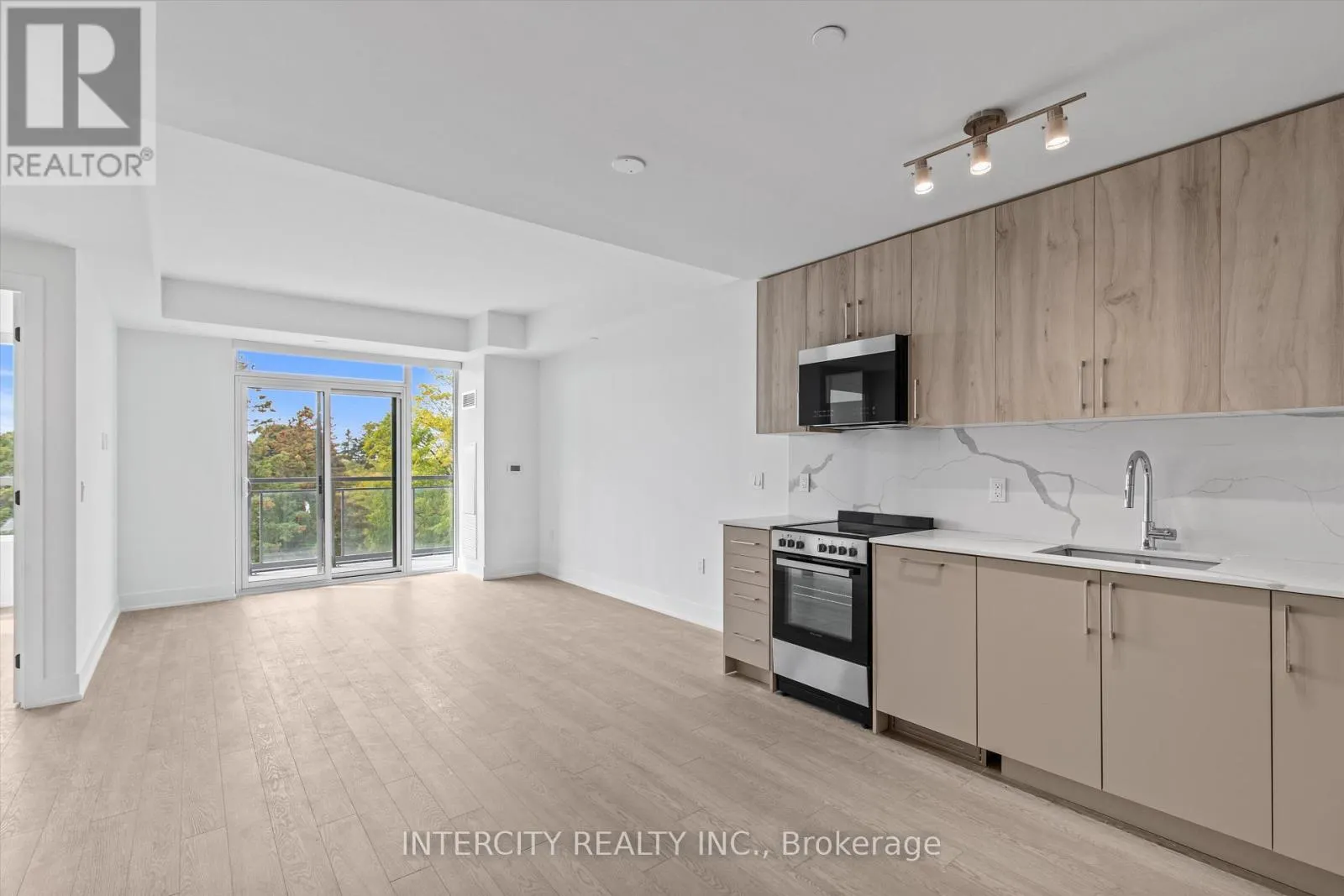 417 - 2075 KING ROAD