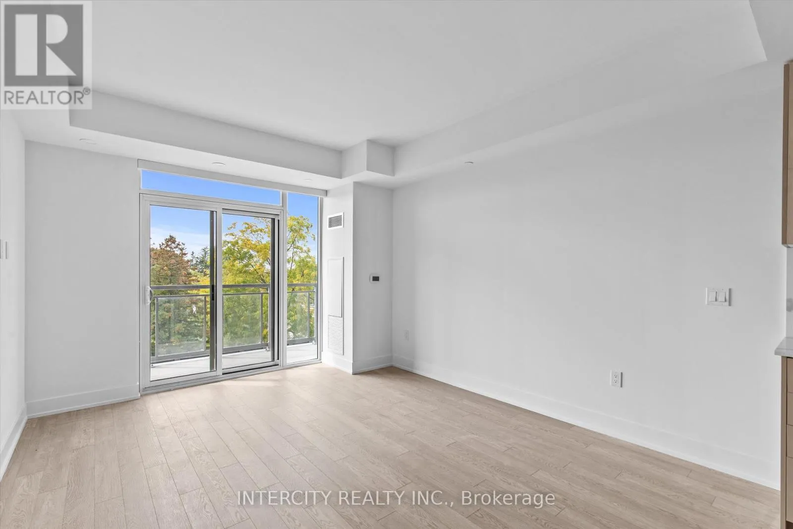 417 - 2075 KING ROAD