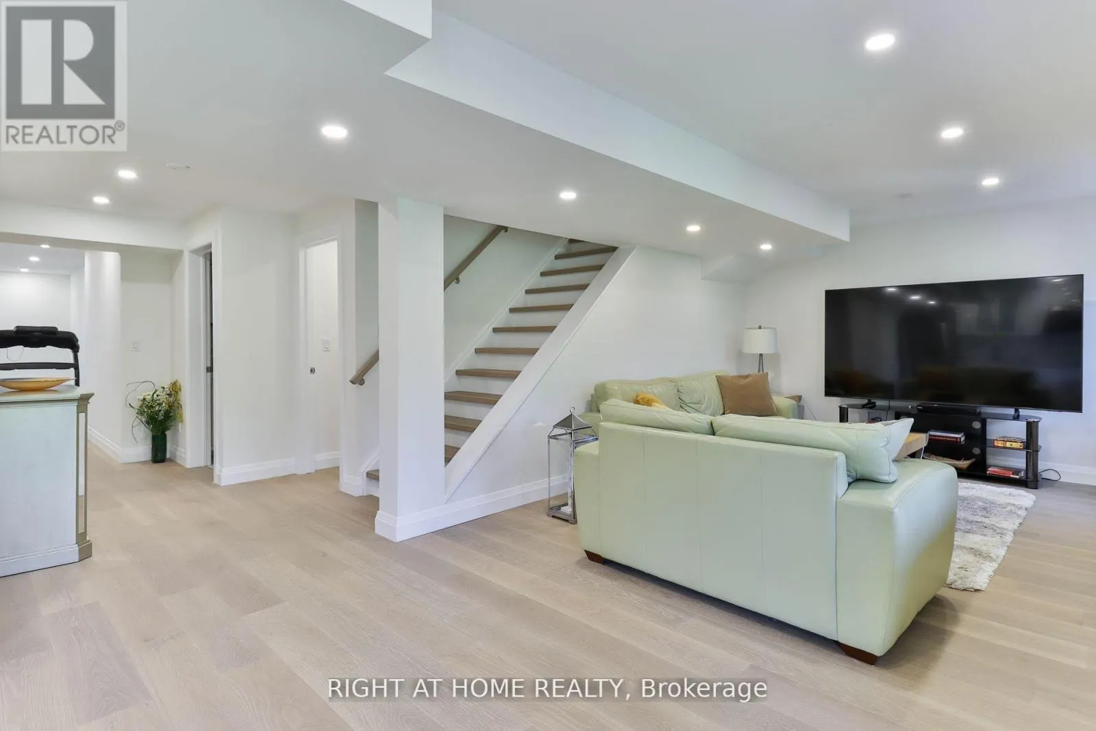 101 ROY HARPER AVENUE