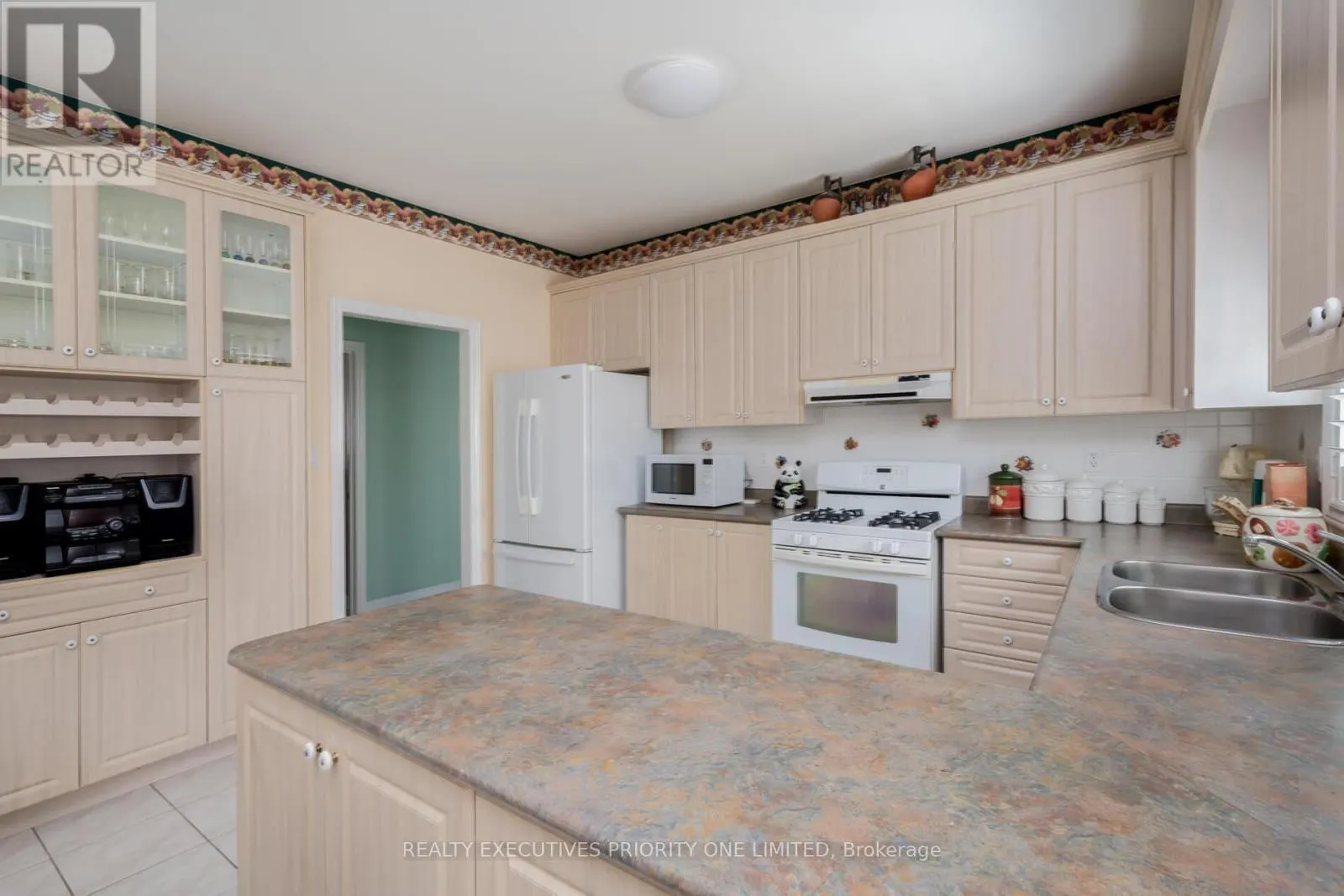 64 BRASSWINDS COURT