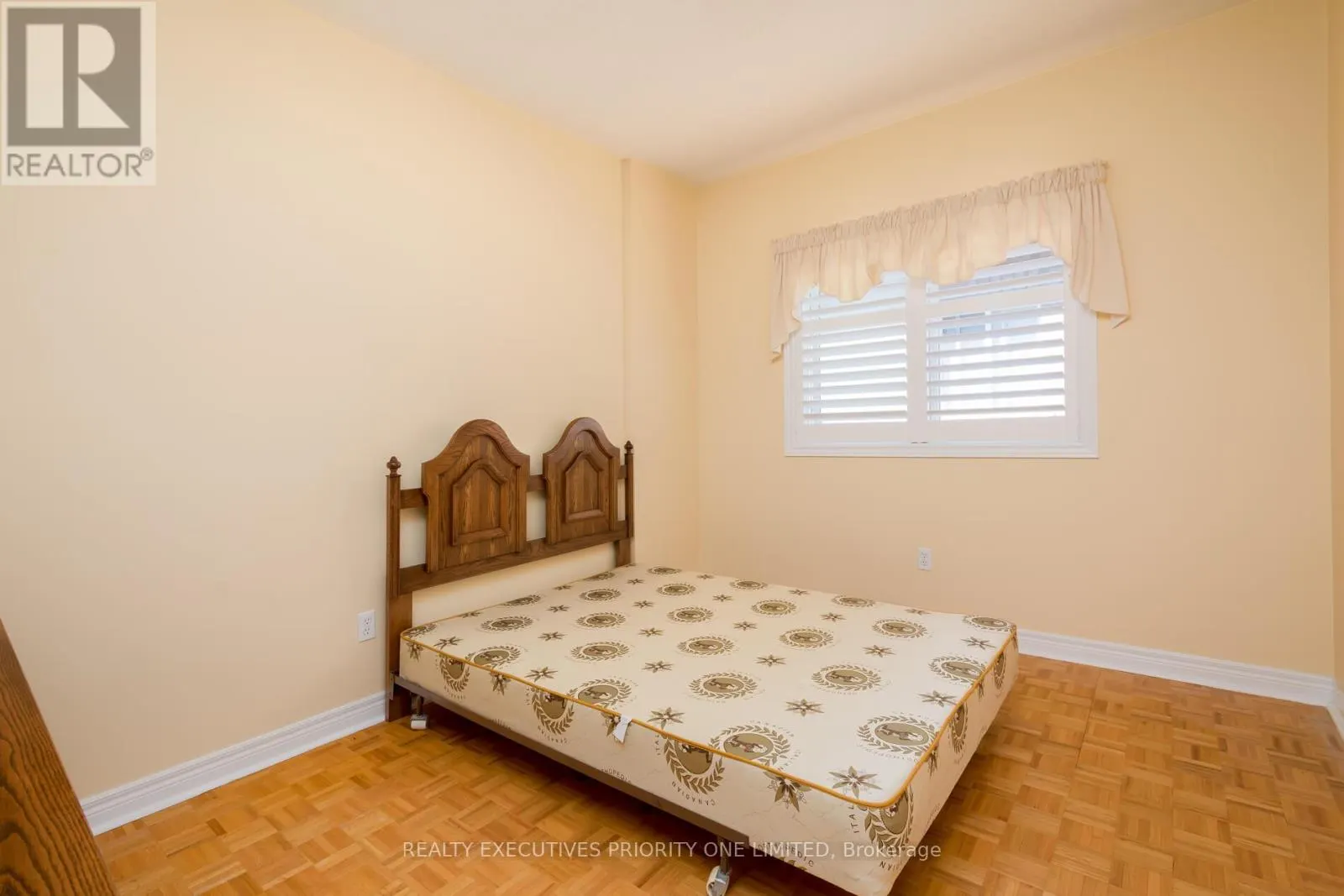 64 BRASSWINDS COURT
