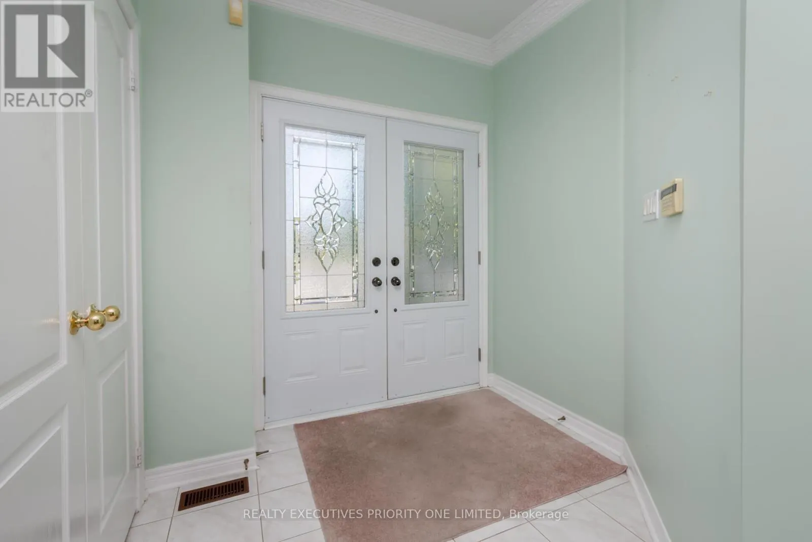 64 BRASSWINDS COURT