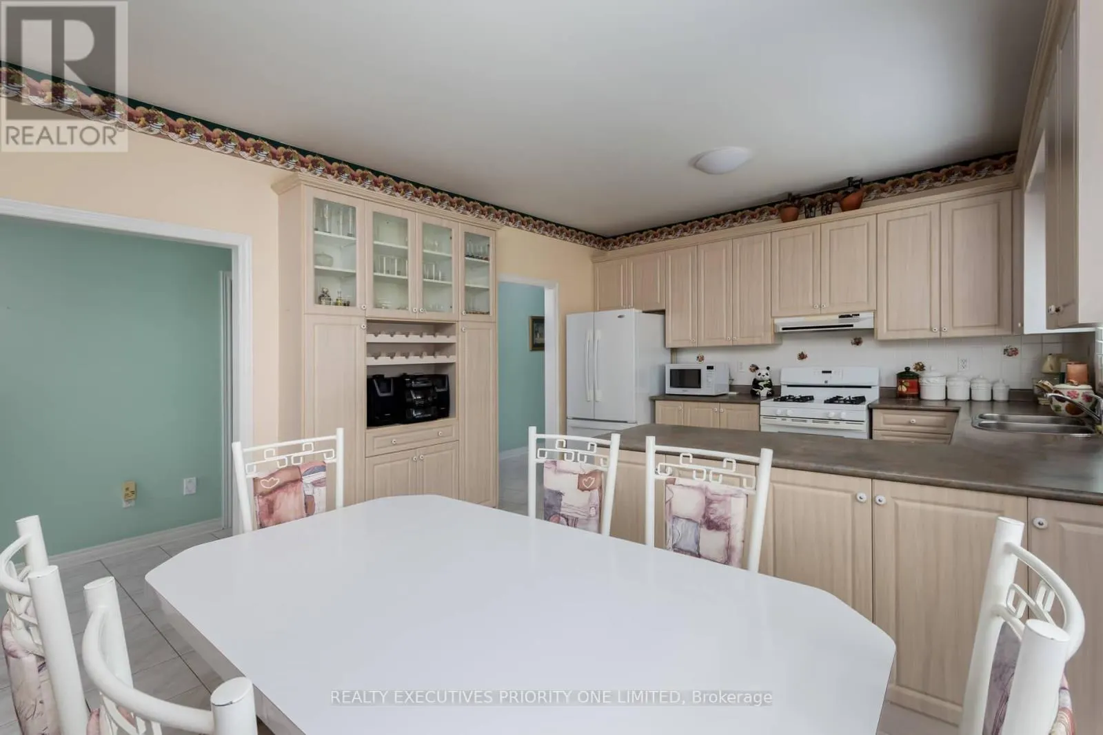 64 BRASSWINDS COURT