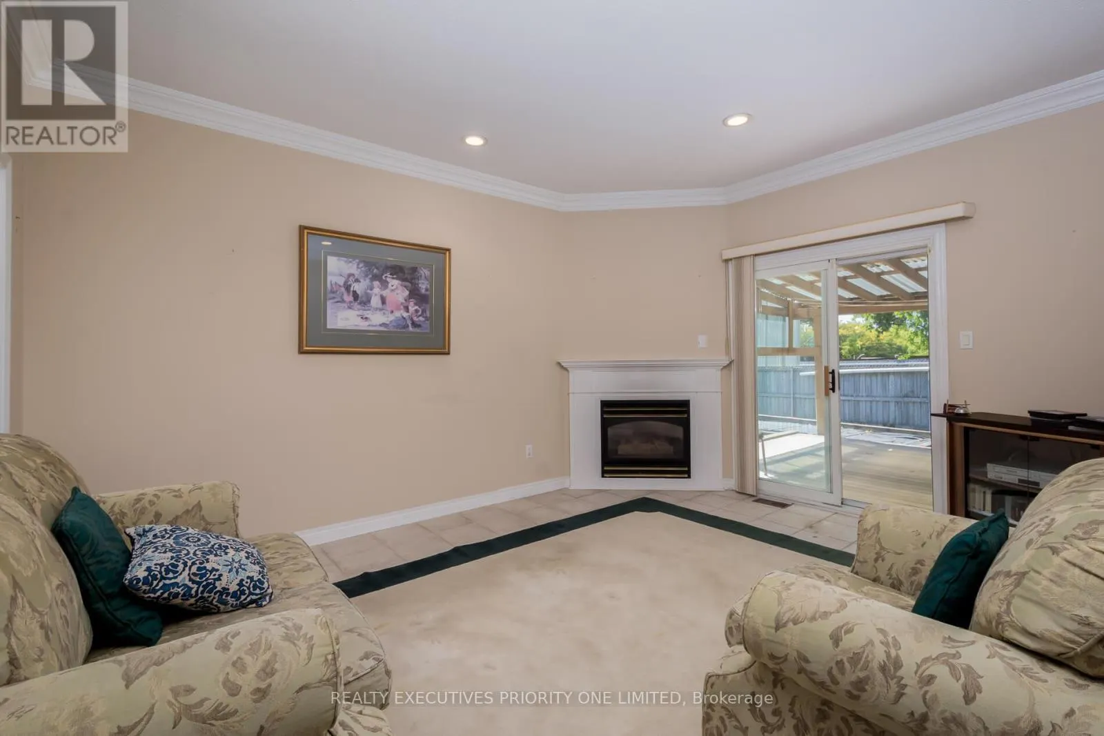 64 BRASSWINDS COURT