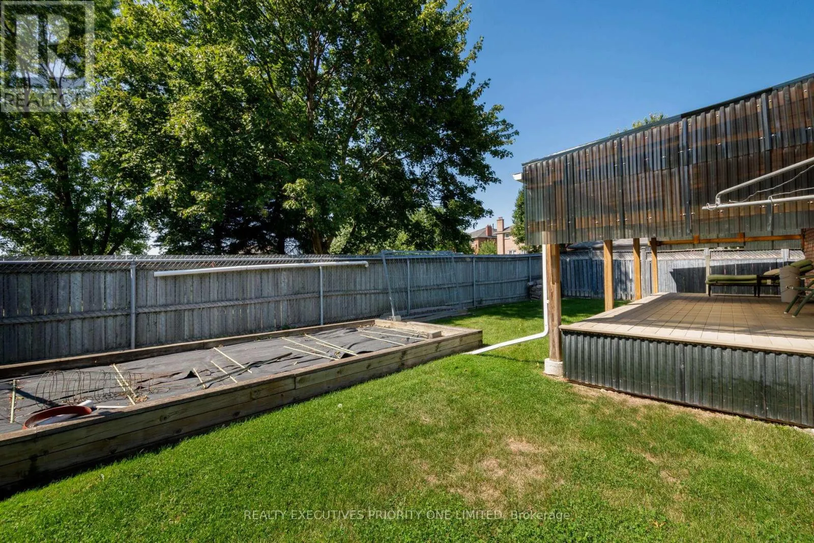 64 BRASSWINDS COURT