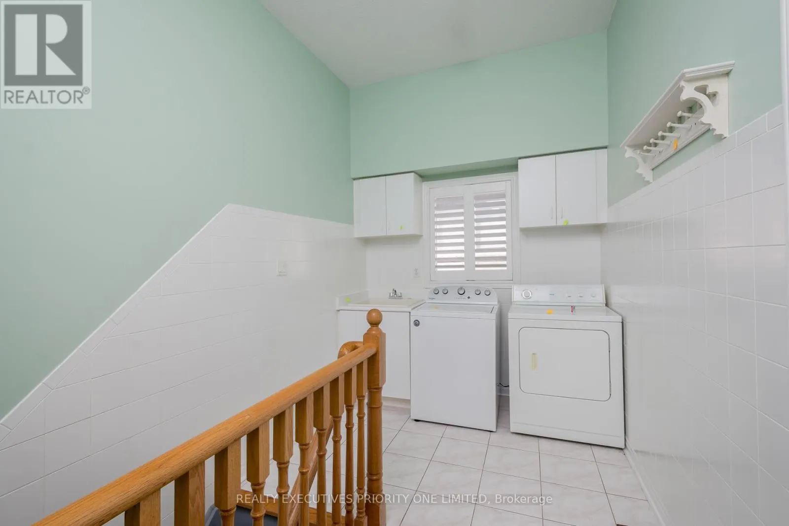 64 BRASSWINDS COURT