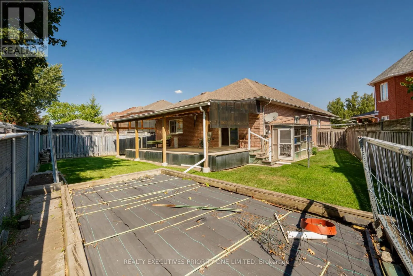 64 BRASSWINDS COURT