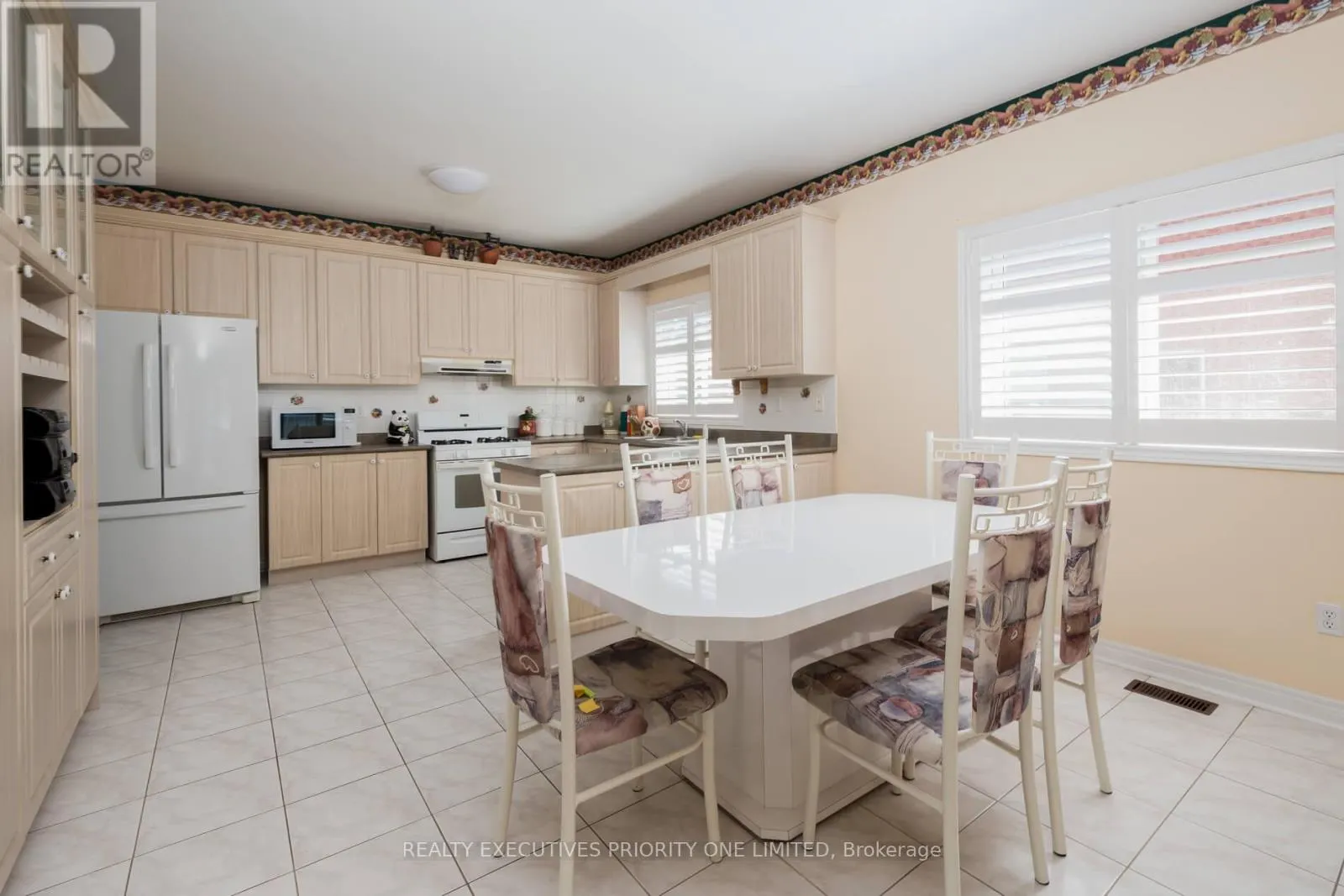 64 BRASSWINDS COURT
