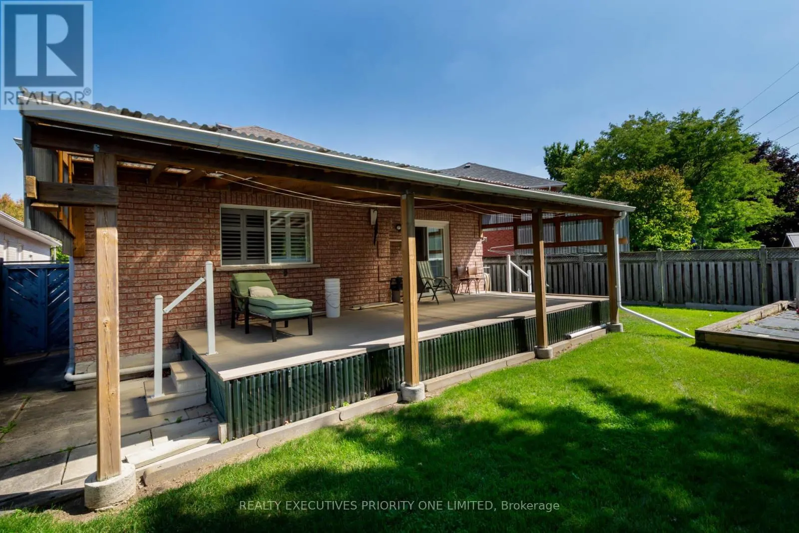 64 BRASSWINDS COURT