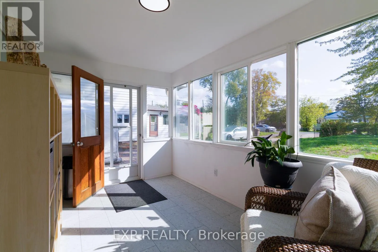 24 LAKESHORE ROAD