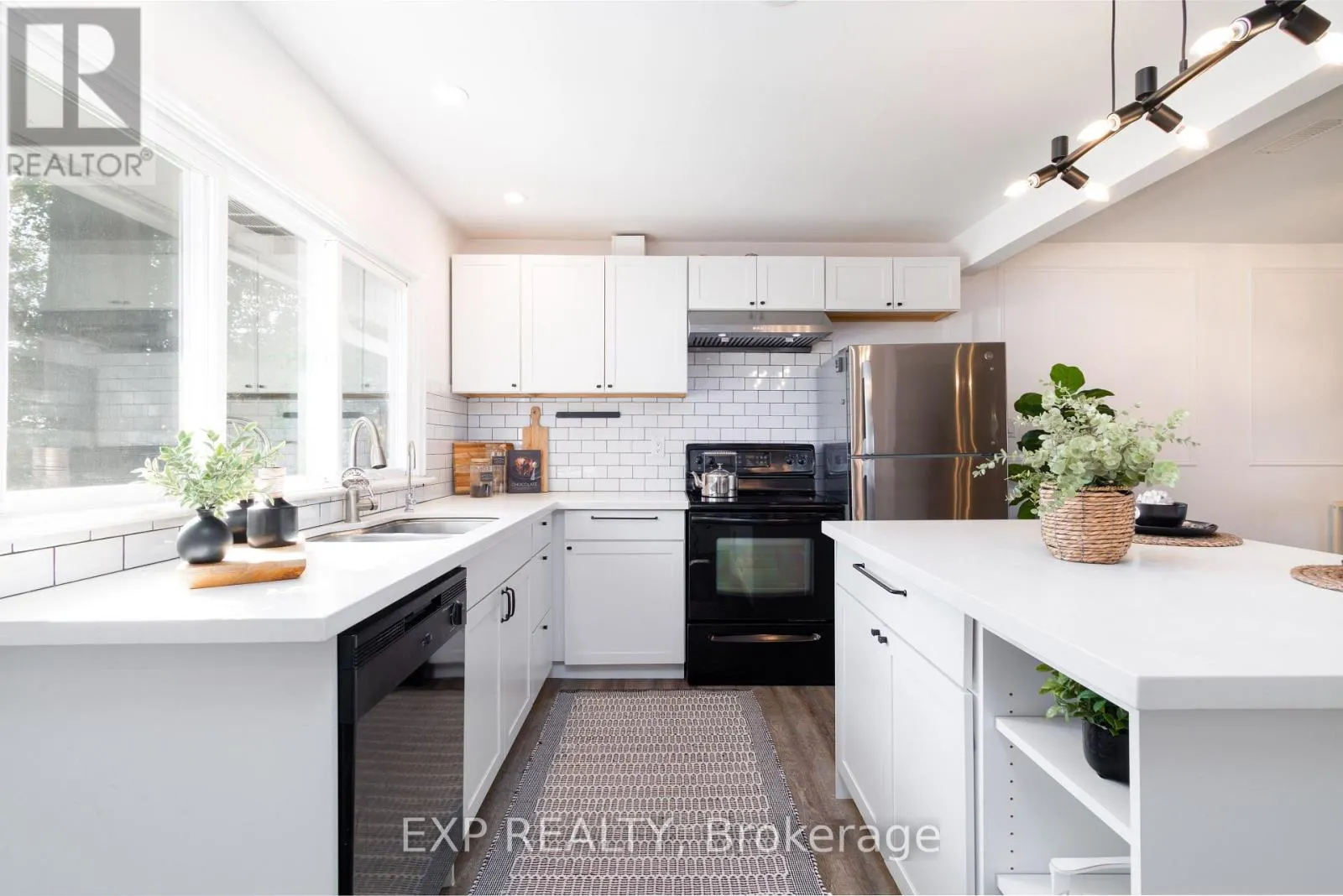 24 LAKESHORE ROAD