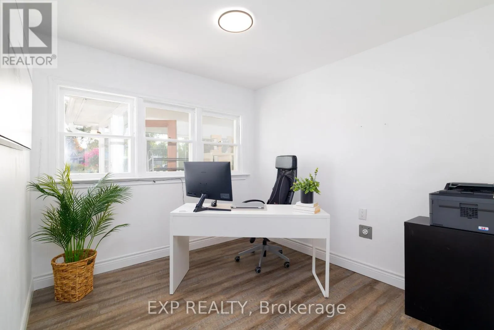 24 LAKESHORE ROAD