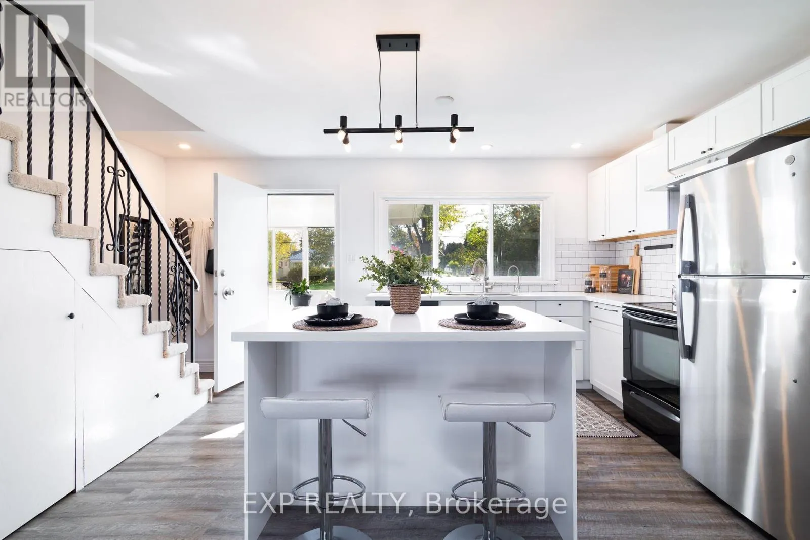 24 LAKESHORE ROAD