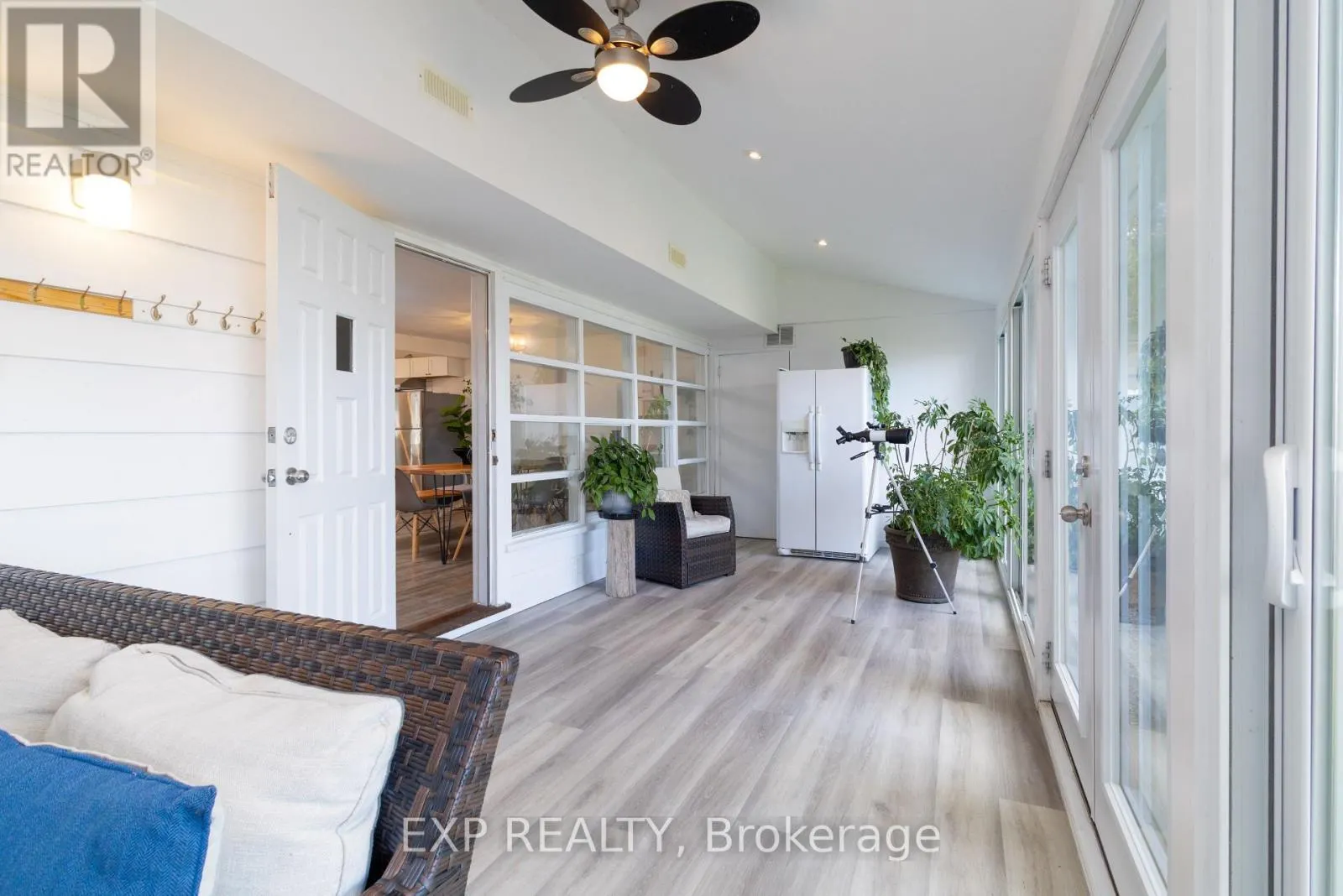 24 LAKESHORE ROAD