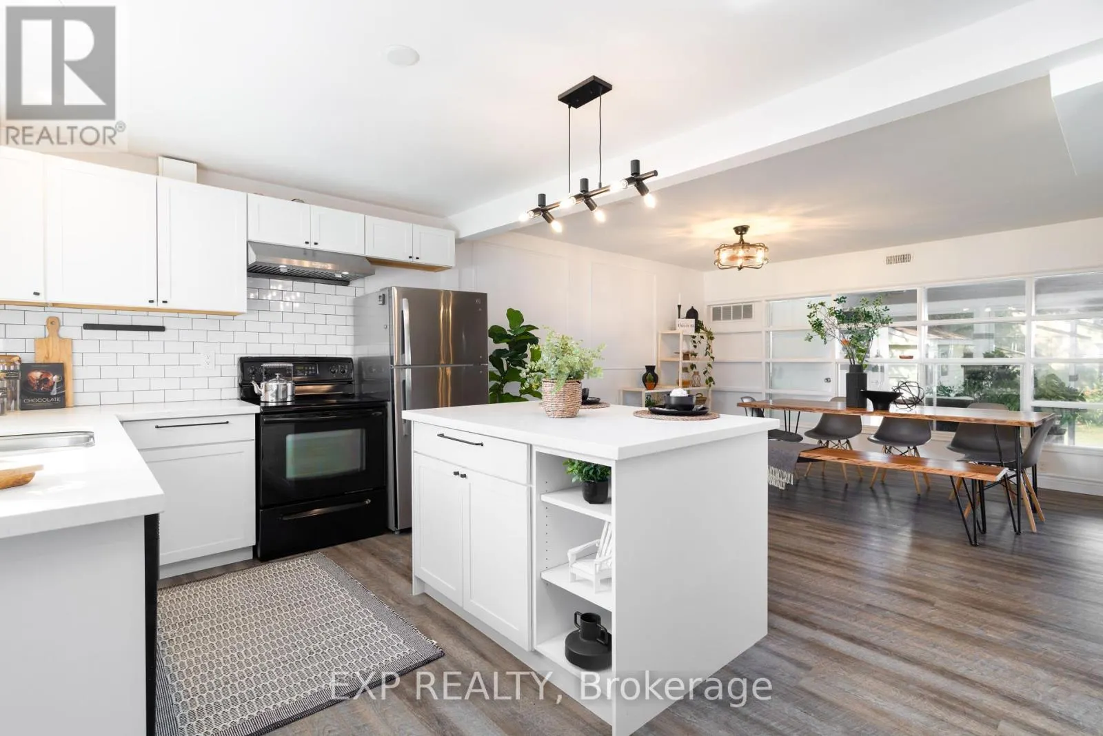 24 LAKESHORE ROAD