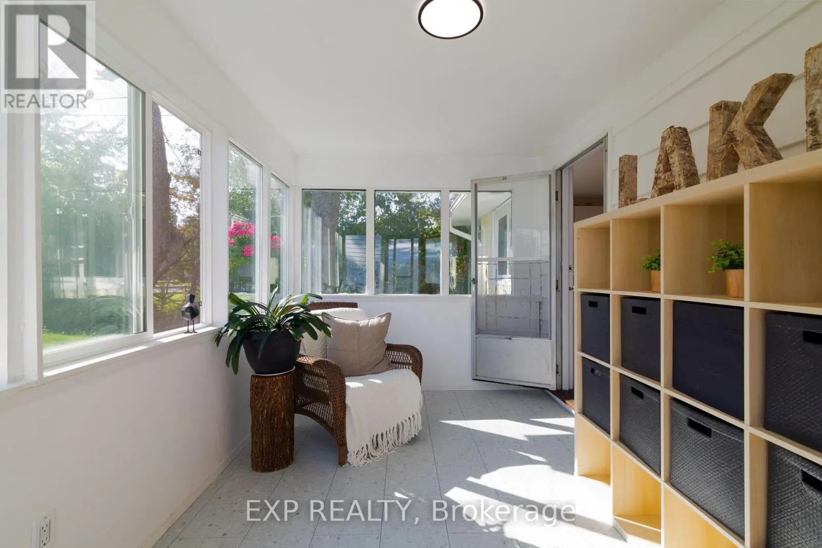24 LAKESHORE ROAD