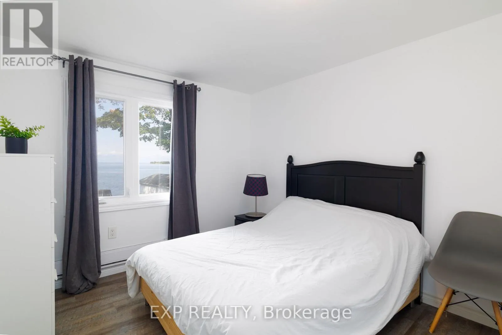 24 LAKESHORE ROAD