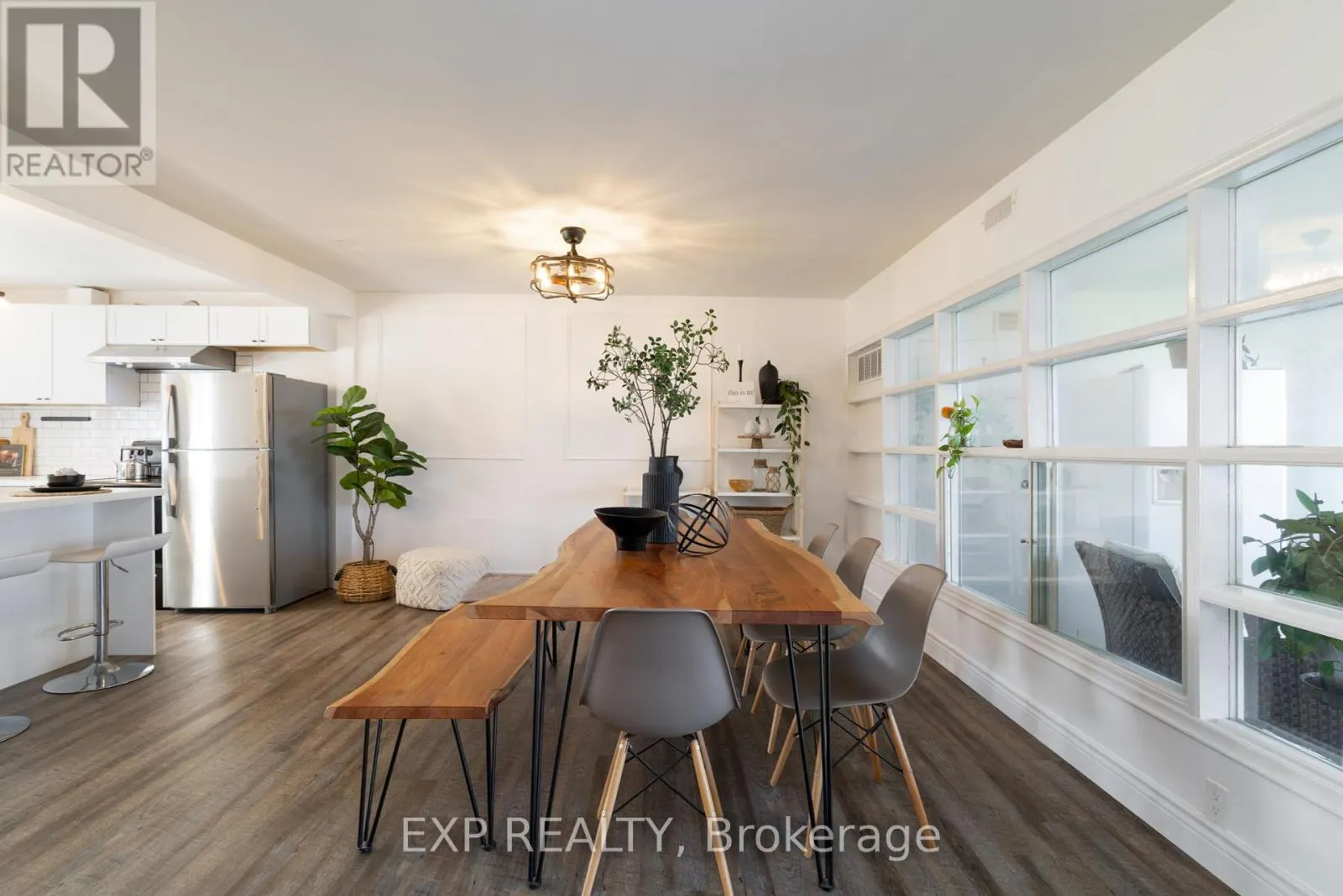 24 LAKESHORE ROAD