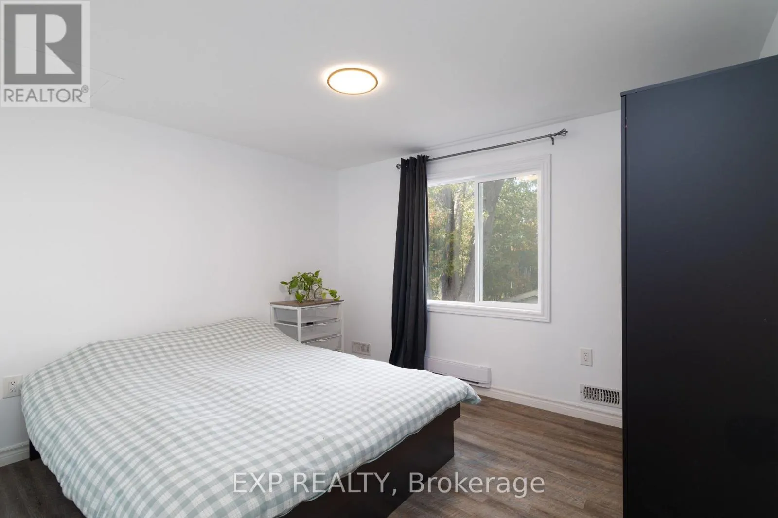 24 LAKESHORE ROAD