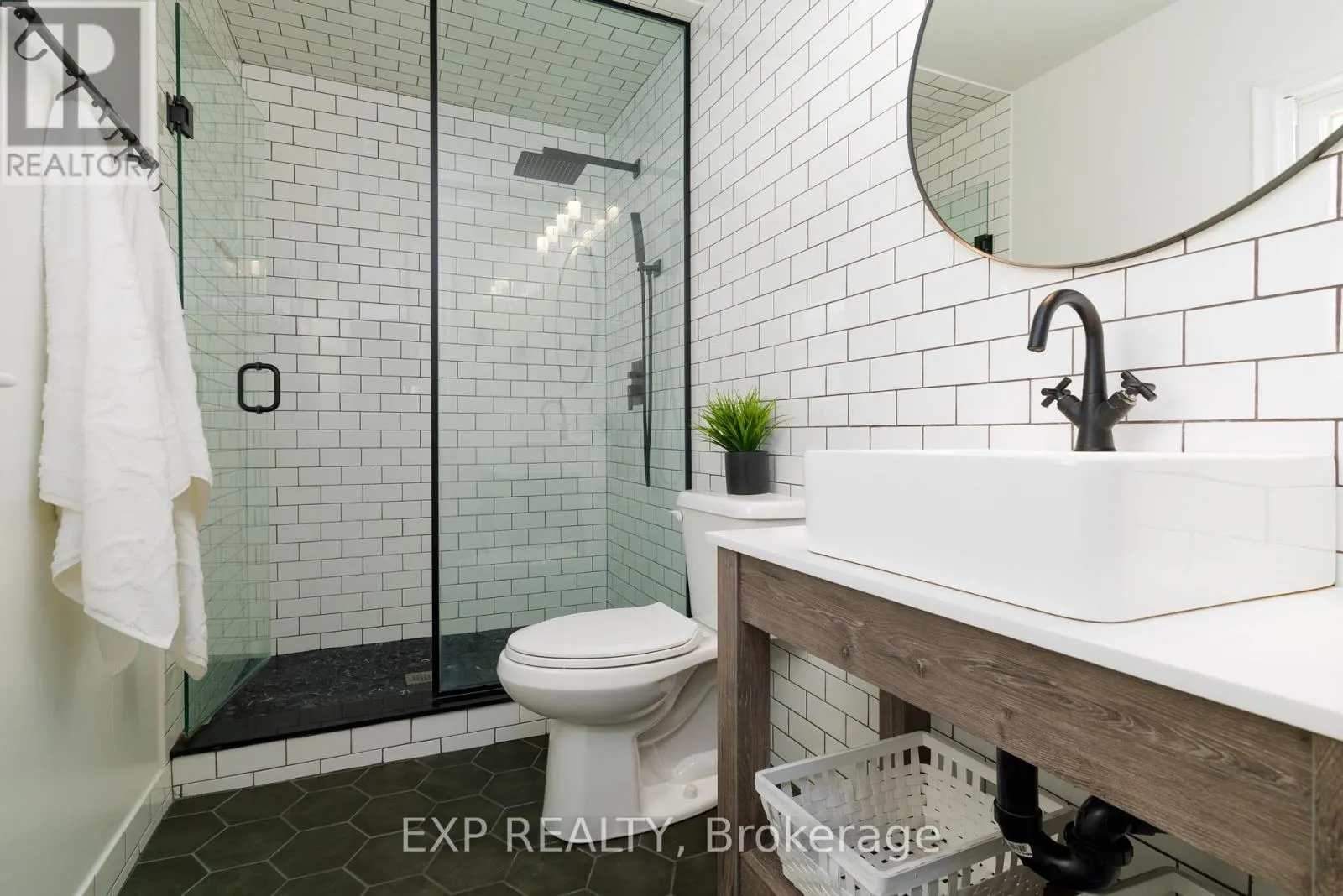 24 LAKESHORE ROAD