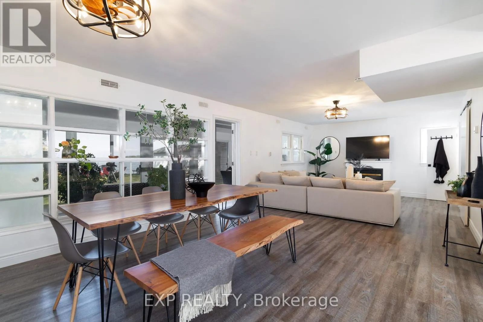 24 LAKESHORE ROAD
