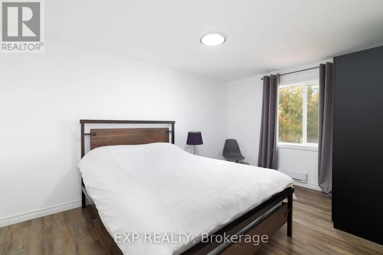 24 LAKESHORE ROAD