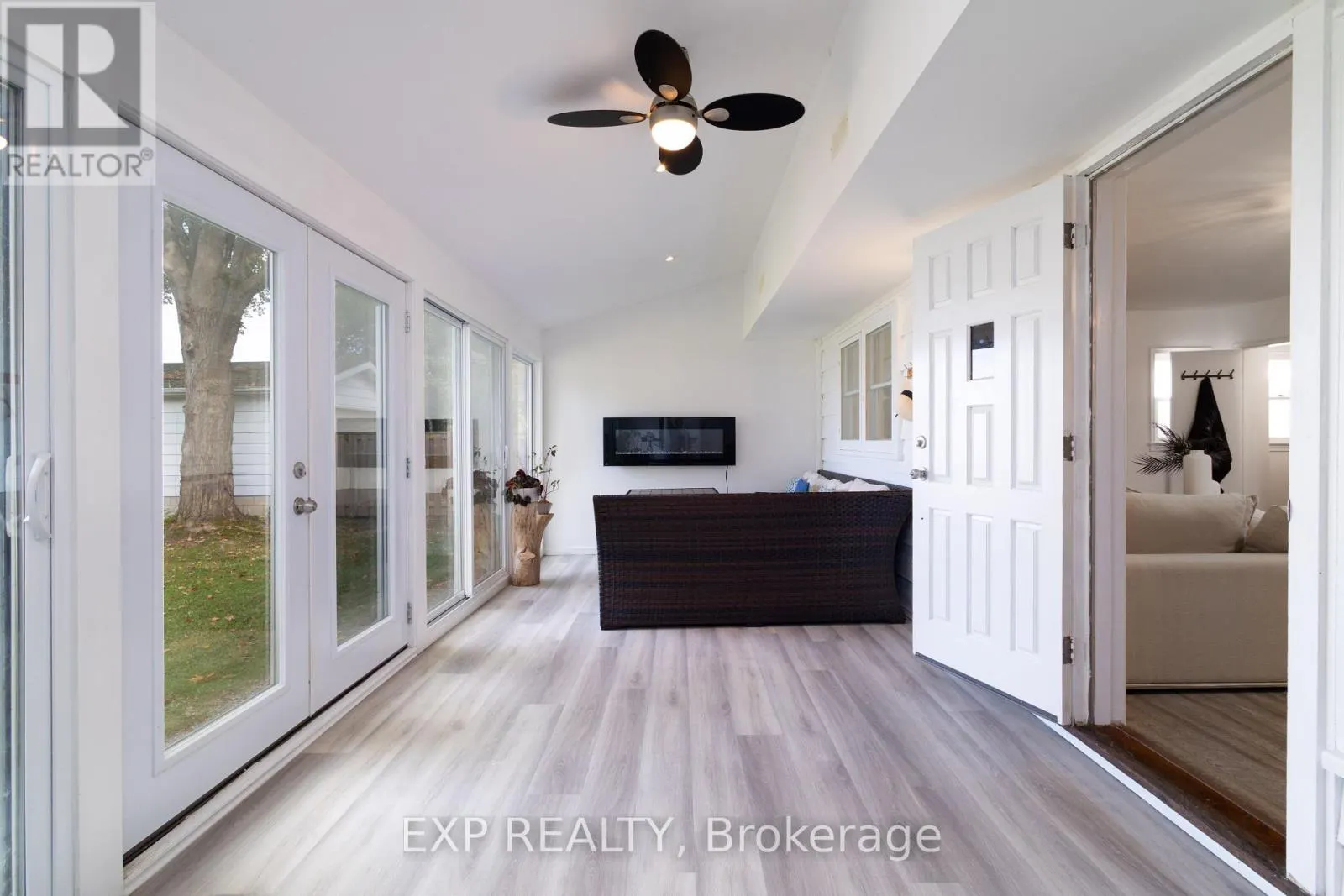 24 LAKESHORE ROAD