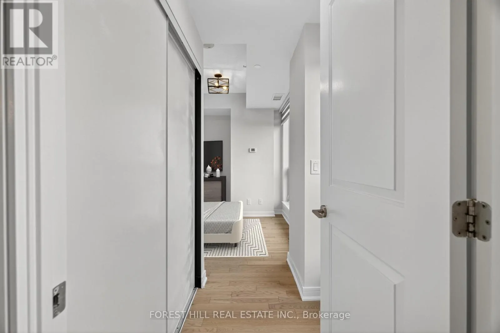 1603 - 9205 YONGE STREET