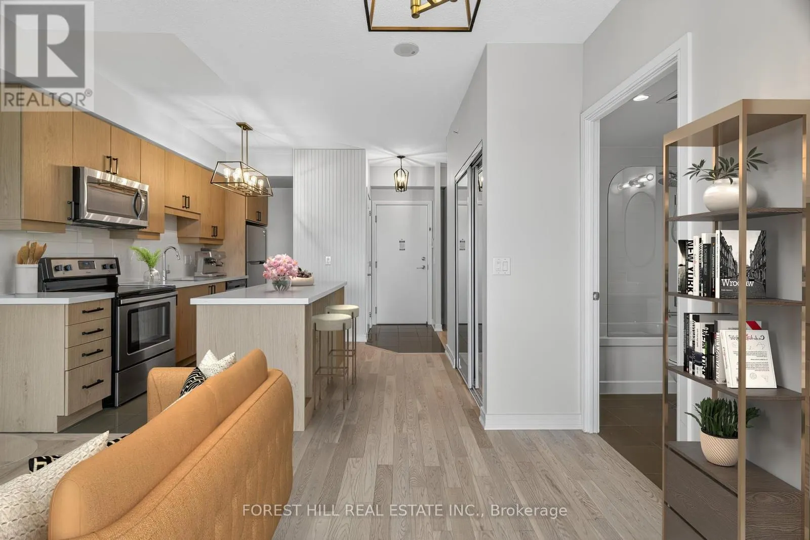 1603 - 9205 YONGE STREET