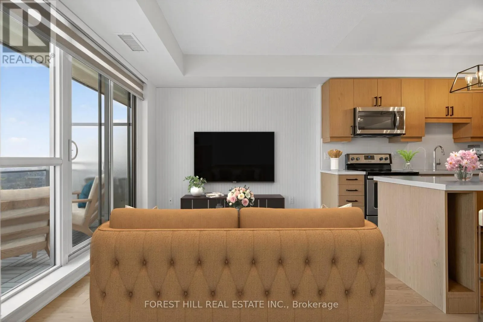 1603 - 9205 YONGE STREET